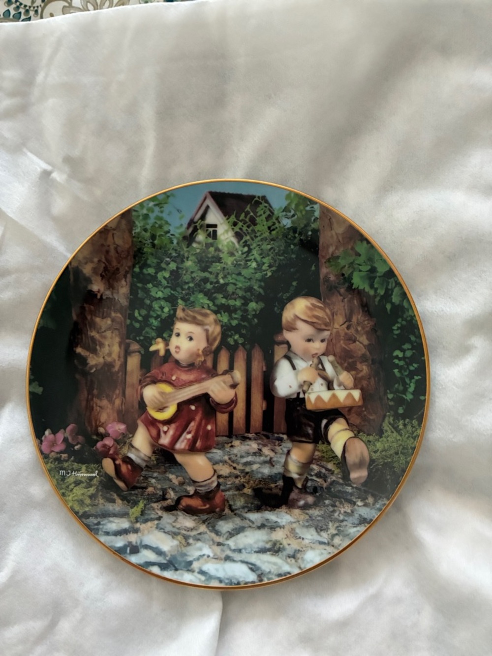 Music Box Children Decorative Collector Plate - Green, Brown, Cream